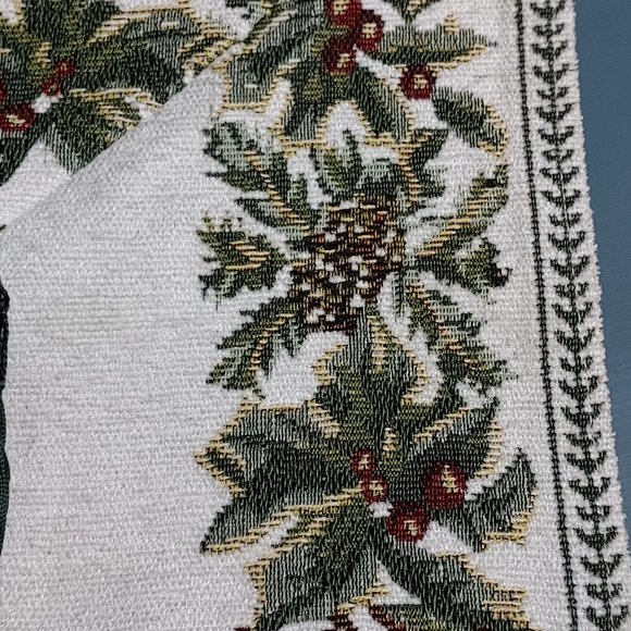 NWT Holiday Time Mistletoe Tapestry Table Runner 72" Christmas Decor Green/White - Picture 4 of 7